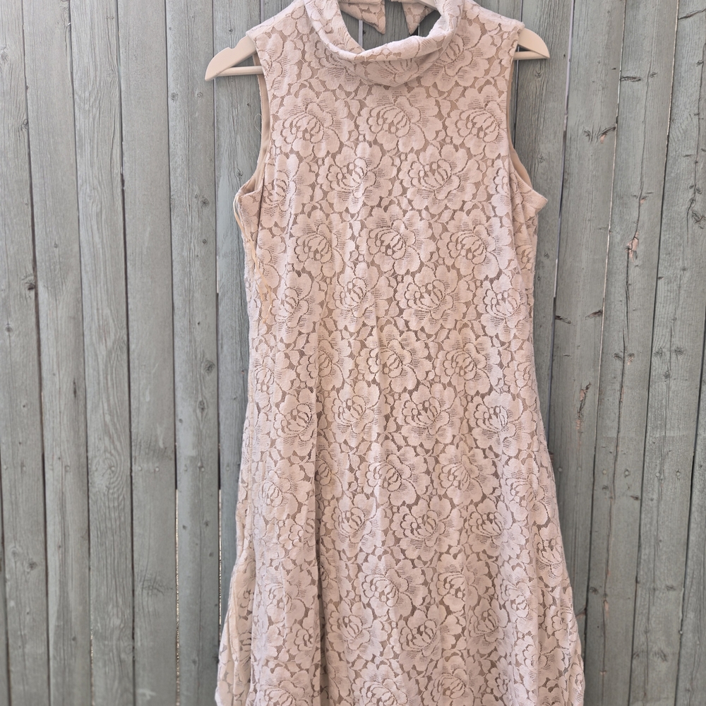 Neiman Marcus Ivory Floral Lace Cowl Neck Dress – Size 10